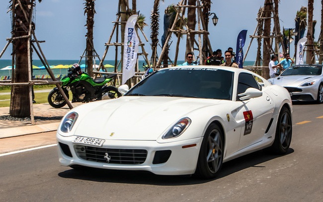 Chiếc Ferrari 599 GTB màu trắng của ông Đặng Lê Nguyên Vũ