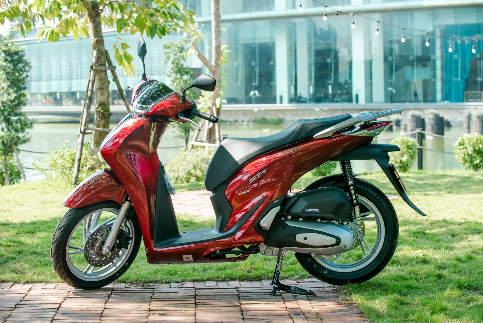 Honda SH đời 2019 vs 2020: Khoảng cách &#34;năm trước năm sau&#34; khác biệt lớn tới mức nào? - 5