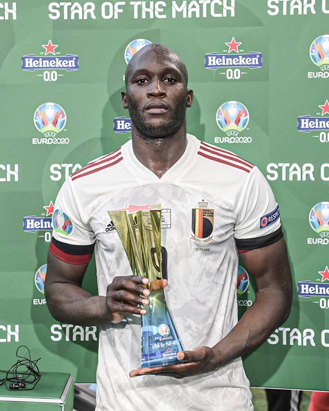 Lukaku chứ không phải De Bruyne được UEFA trao giải "Cầu thủ xuất sắc nhất trận" khi Bỉ thắng ngược Đan Mạch 2-1