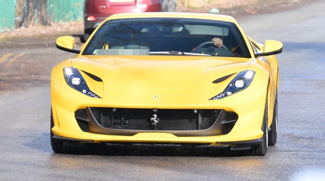 Mới đây nhất, tiền vệ người Pháp này đã mua xe Ferrari 812 Superfast có giá 370.000 USD. 
