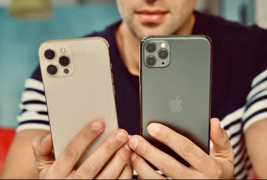 iPhone 12 Pro và iPhone 11 Pro.