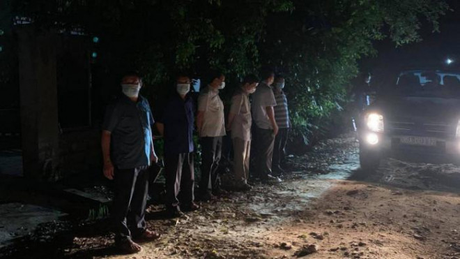 Lực lượng chức năng tỉnh Thanh Hóa ngay trong đêm 18/6 đã có mặt tại xã Vạn Xuân để tiến hành các biện pháp phòng,&nbsp;chống dịch COVID-19 (Ảnh CDC Thanh Hóa)