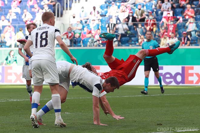 Sàn &#34;đấu võ&#34; EURO 2020: Sao Bỉ - Nga chấn thương kinh dị, Schick đổ máu - 4