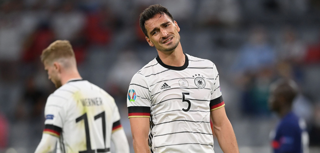 Vẻ mặt thất vọng của Hummels