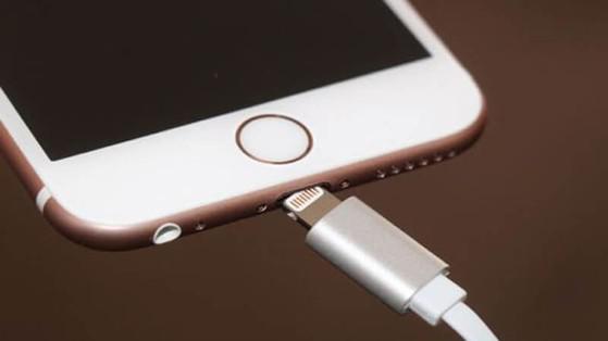 5 cách sửa lỗi khi không thể sạc pin cho iPhone - 1