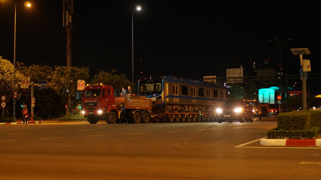 Cận cảnh đoàn tàu số 4 của metro số 1 đưa về depot Long Bình, TP Thủ Đức - 7