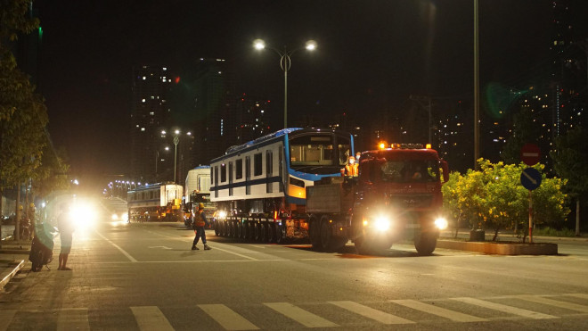 Cận cảnh đoàn tàu số 4 của metro số 1 đưa về depot Long Bình, TP Thủ Đức - 10