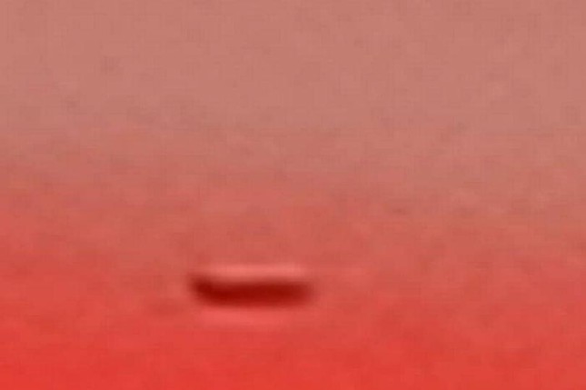 Ảnh zoom cận UFO.