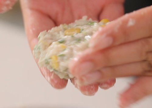 Món ngon cuối tuần: Cách làm chả tôm mực rau củ vừa ngon vừa đủ chất - 2