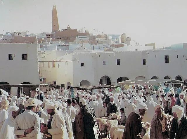 Chợ ngoài trời ở Ghardaia.