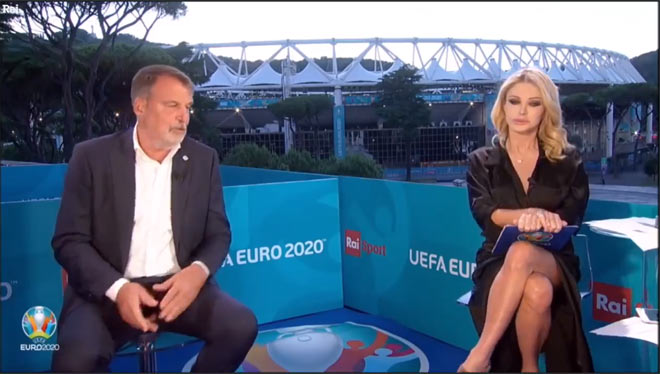 Nữ MC Paola Ferrari của đài RAI lộ "điểm nhạy cảm" khi bình luận truyền hình về EURO 2020