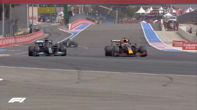 Verstappen undercut thành công và vươn lên dẫn đầu