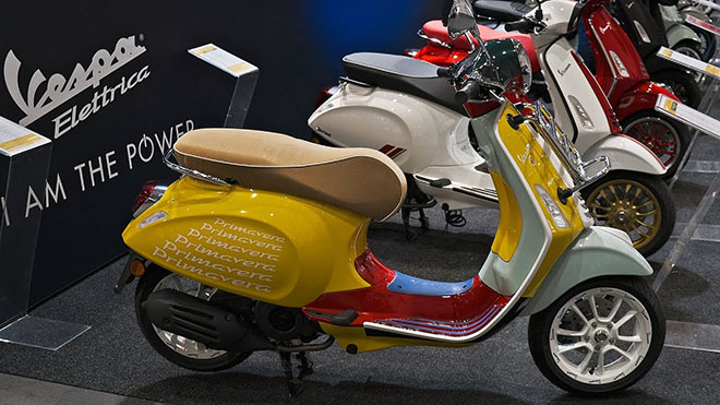 vespa primavera sean wotherspoon