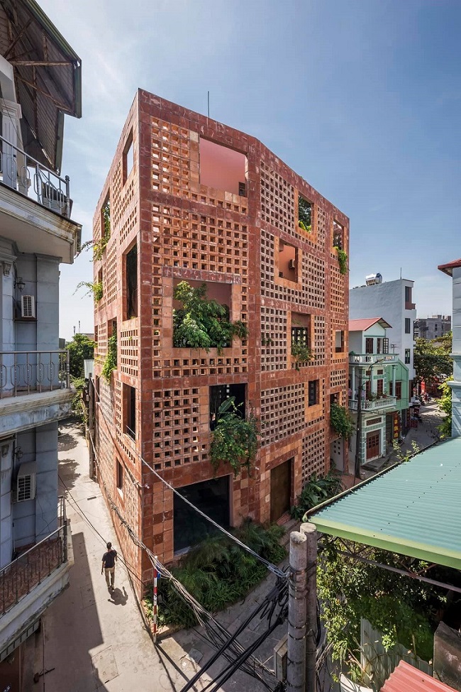 Đầu năm 2021, một công trình kiến trúc của Việt Nam đã giành chiến thắng tại giải thưởng Wallpaper Design Awards 2021 ở hạng mục 'Ngôi nhà mới tốt nhất - Best New Private House' do tạp chí Wallpaper uy tín về kiến trúc - thiết kế tại Anh tổ chức. Ảnh: Hiroyuki Oki
