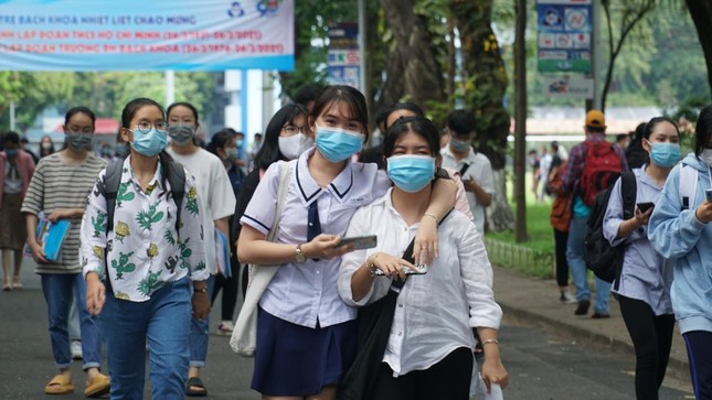 Nhiều teen hi vọng, kì thi có thể tổ chức vào đợt 1 để có thể làm bài một cách tốt nhất. Ảnh minh họa từ Internet.