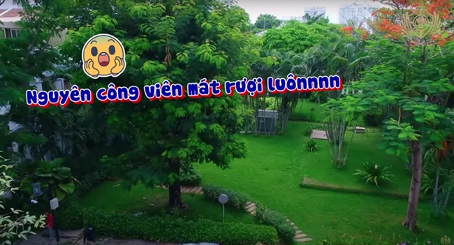 Căn biệt thự mới này có hướng nhà nhìn ra công viên xanh mát nên phong thủy rất tốt. Đặc biệt đại gia này cho biết nhà của anh không có phòng khách vì anh quan niệm nhà là nơi để nghỉ ngơi nên ít khi mời bạn bè về nhà.
