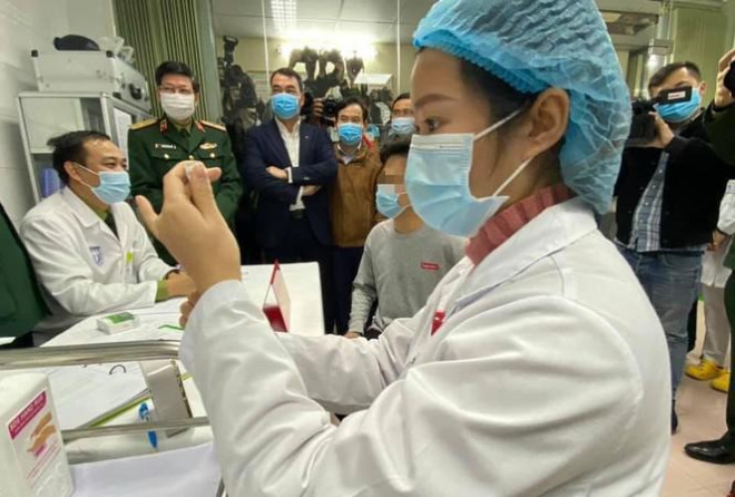 Tiêm thử nghiệm vắc-xin của Việt Nam.&nbsp;