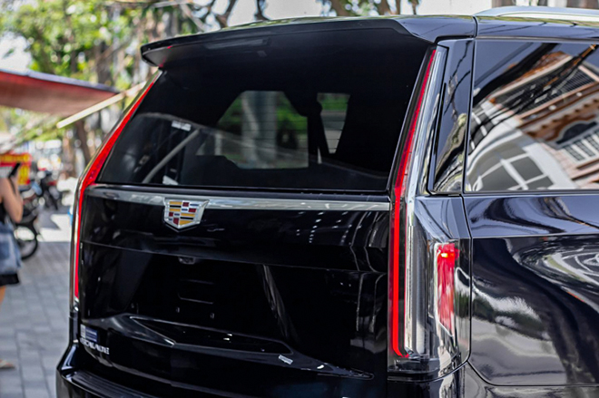 Cadillac Escalade mới trang bị động cơ V8 đầu tiên có mặt tại Việt Nam - 8