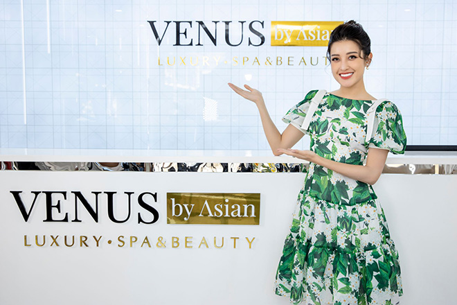 Á hậu Huyền My là một trong số những người đẹp lựa chọn chăm sóc nhan sắc ở Venus by Asian.