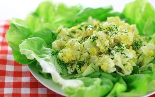 Một đĩa salad trứng sẽ đánh tan cơn nóng mùa hè (Ảnh minh họa)