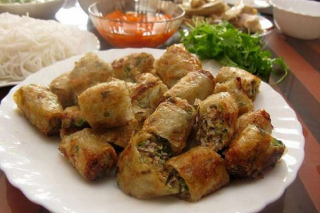 Top 11 món ăn ở Việt Nam được du khách đặc biệt yêu thích