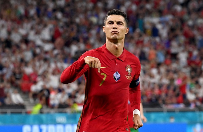 Ronaldo vươn lên dẫn đầu cuộc đua Vua phá lưới EURO 2020