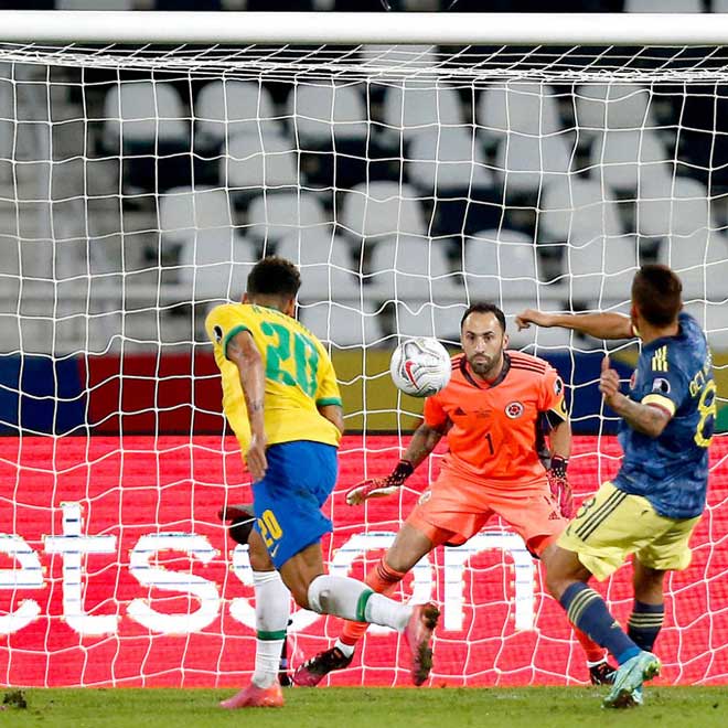 Firmino ghi bàn gỡ hòa đầy tranh cãi cho "Selecao"