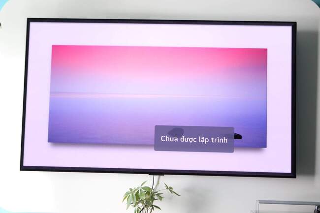 Nó sử dụng tấm nền LG OLED evo thế hệ tiếp theo, kết hợp với sức mạnh tính toán của bộ xử lý Alpha 9 Gen 4.
