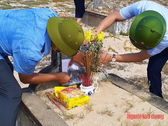 Lãnh đạo UBND huyện Quảng Trạch đến thắp hương, xác minh thông tin về mộ phần danh tướng