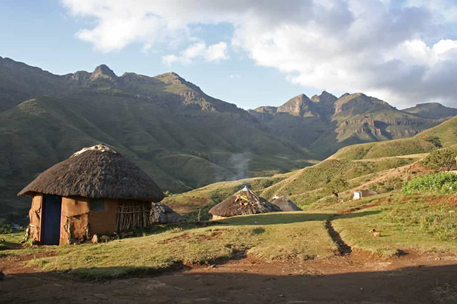 Lesotho: Nơi này có thời tiết hoàn toàn khác biệt với phần còn lại của Châu Phi. Lesotho là một trong số ít quốc gia có tuyết ở châu lục này. 
