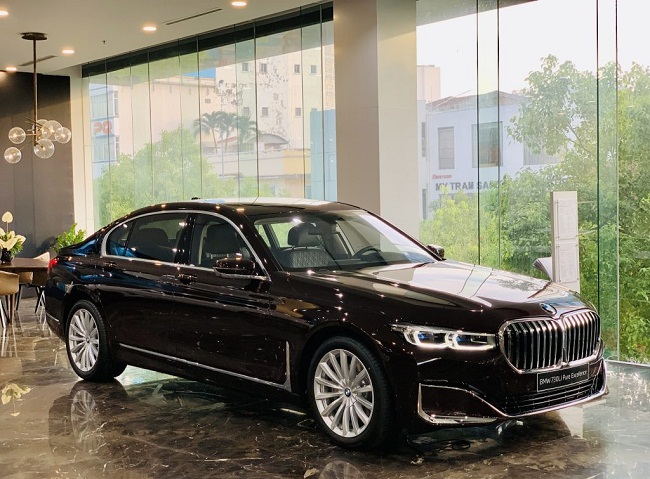 Xe&nbsp;BMW 740Li sản xuất 2019 được nhiều đại lý giảm tới&nbsp;530 triệu đồng