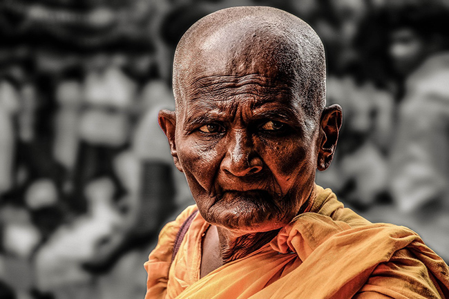 Đừng chạm vào đầu bất kỳ ai: Đông Nam Á là quê hương của một số quốc gia nơi Phật giáo là tôn giáo phổ biến nhất. Trong Phật giáo, đầu được coi là linh thiêng, vì vậy nên tránh chạm vào đầu của những người bạn không quen.