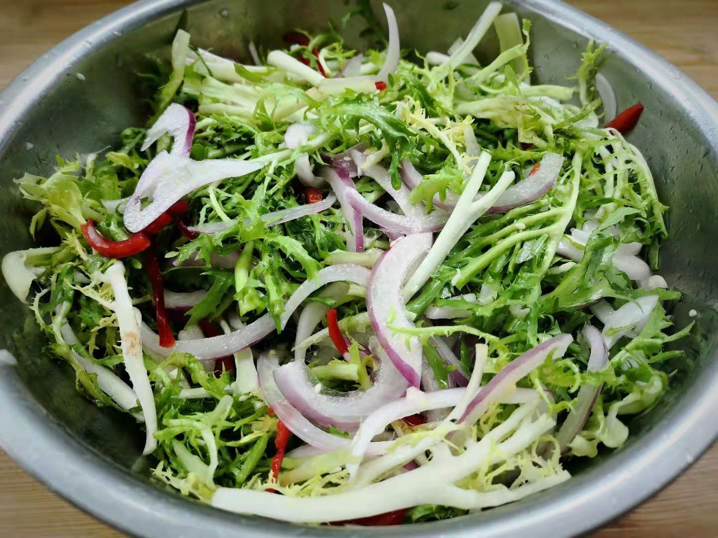 Loại rau rẻ bèo ngoài chợ không chỉ là &#34;thần dược&#34; giải độc gan còn làm salad cực ngon - 7