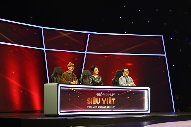 Bộ ba giám khảo trong đêm thi: Việt Max - Tuyết Minh - NSƯT Thành Lộc.&nbsp;