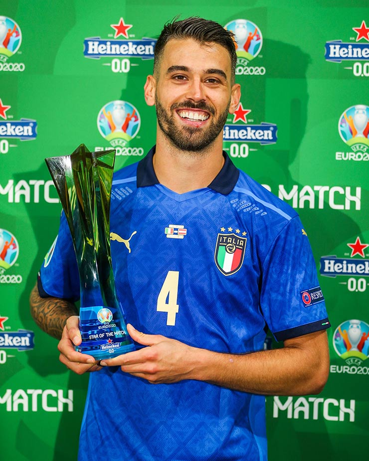 Leonardo Spinazzola nhận giải Cầu thủ hay nhất trận đấu Italia - Áo