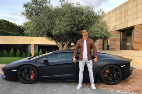 Cristiano Ronaldo và bộ sưu tập siêu xe toàn "hàng thửa"