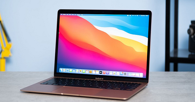 MacBook Pro 13 inch M1 bán rất "chạy" dù có giá cao.