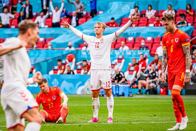 Kasper Dolberg ghi 2 bàn giúp ĐT Đan Mạch đại thắng ĐT xứ Wales