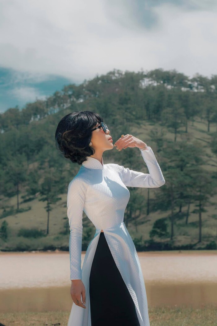 Vòng eo 51cm của nữ nhà báo Trác Thúy Miêu khiến dân tình bất ngờ&nbsp;