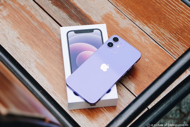 iPhone 12 mini màu tím.