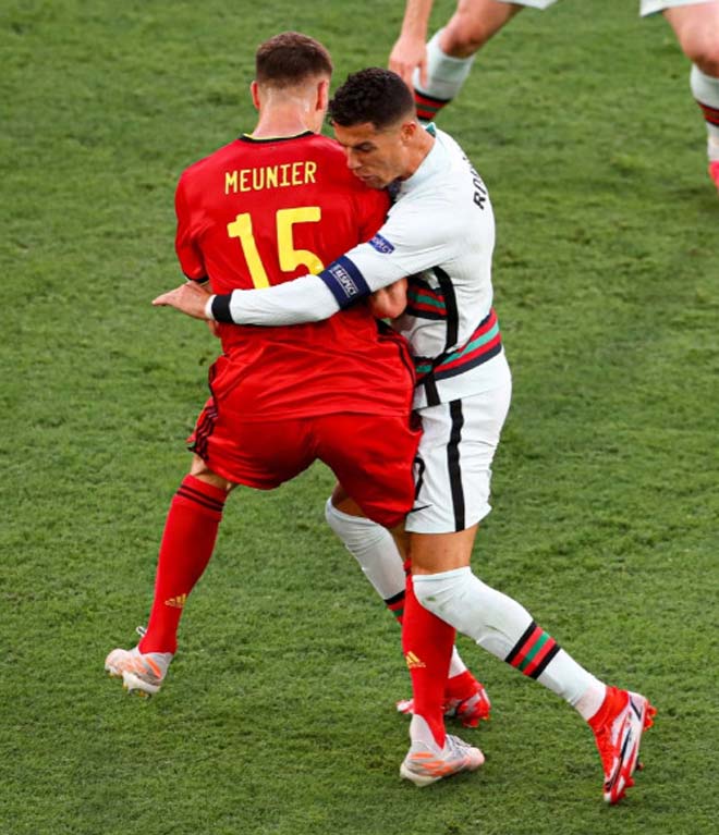 Tình huống Ronaldo va chạm với&nbsp;Meunier