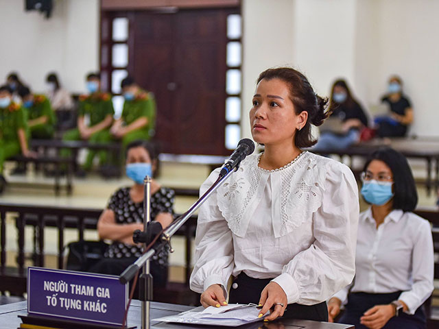 Chị Trần Lan Phương (con gái ông Trần Bắc Hà) tại phiên xét xử