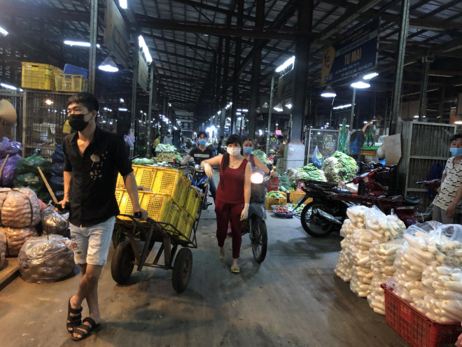 Lượng hàng hoá nông sản thực phẩm các nơi đưa về chợ đầu mối tại TP HCM giảm mạnh trong những ngày gần đây