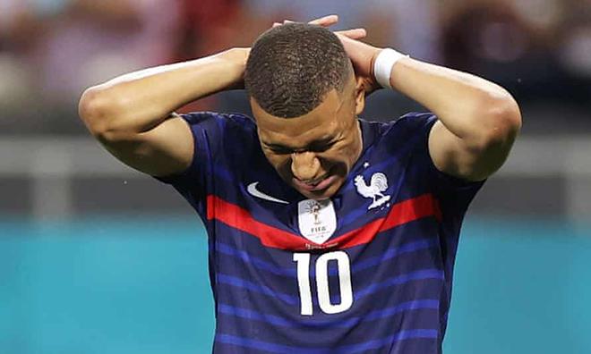 Mbappe vẫn chỉ là cậu bé thích sống ảo, kể lể trên mạng xã hội.