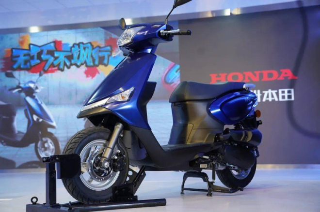 Honda NS110L mới trình diện trước công chúng tại sự kiện triển lãm xe ở Trung Quốc. Mẫu xe này được định vị là xe tay ga đô thị, phong cách thời trang.