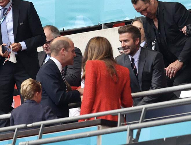 David Beckham vinh dự được ngồi gần gia đình Hoàng tử William ở khán đài VIP của sân Wembley