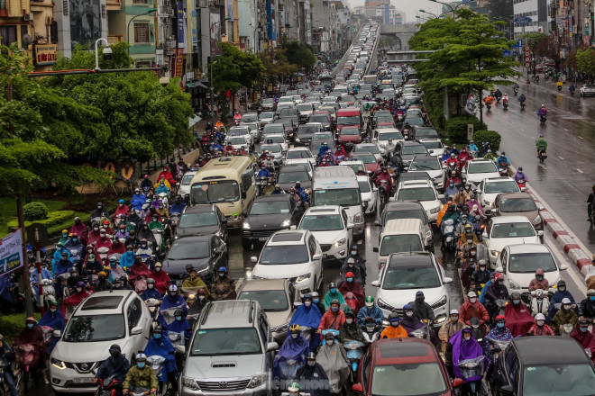 Đường Trường Chinh, "điểm nóng" giao thông cũng chịu cảnh tương tự.