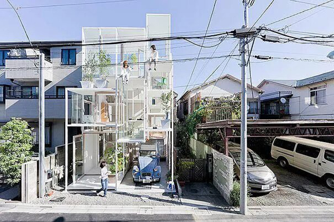 Ngôi nhà trong suốt ở Tokyo, Nhật Bản: Nếu bạn là người thích có ánh sáng ban ngày tự nhiên thì đây là ngôi nhà dành cho bạn. 
