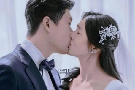 Động thái của Song Hye Kyo khi tình cũ Hyun Bin hôn đắm đuối cô dâu mới