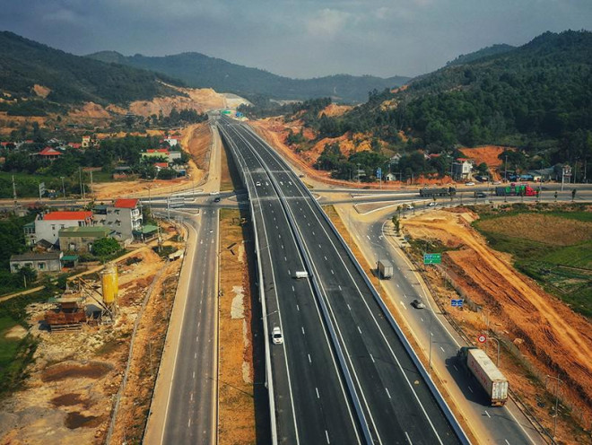 Giá vật liệu xây dựng tăng mạnh khiến việc triển khai các dự án gặp nhiều khó khăn, đặc biệt là các dự án lớn như dự án tuyến đường bộ cao tốc Bắc-Nam&nbsp; (Ảnh: Viết Long)